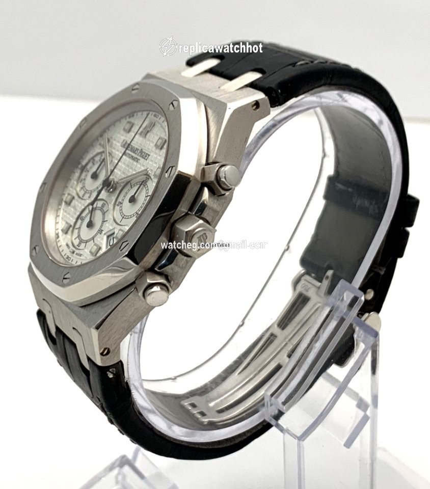 Audemars Piguet Royal Oak Chronograph Mens watch Unisex Automatic White gold 26022BC.OO.D002CR.01 3
