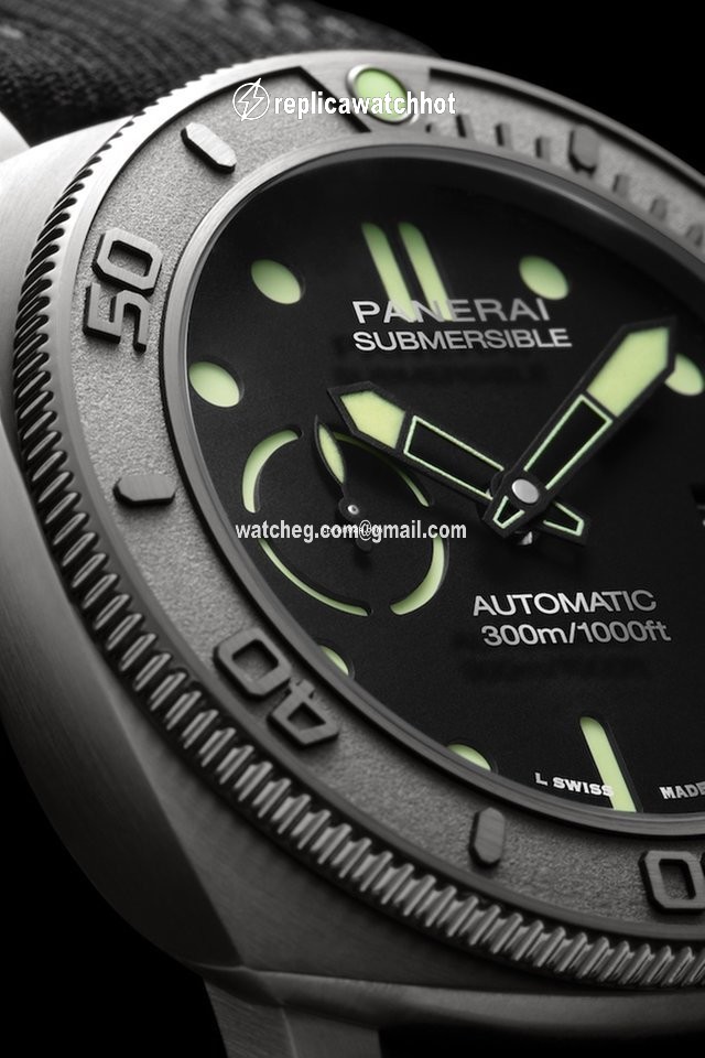 Panerai Luminor Submersible Mens watch Unisex Automatic Titanium PAM 00984 3