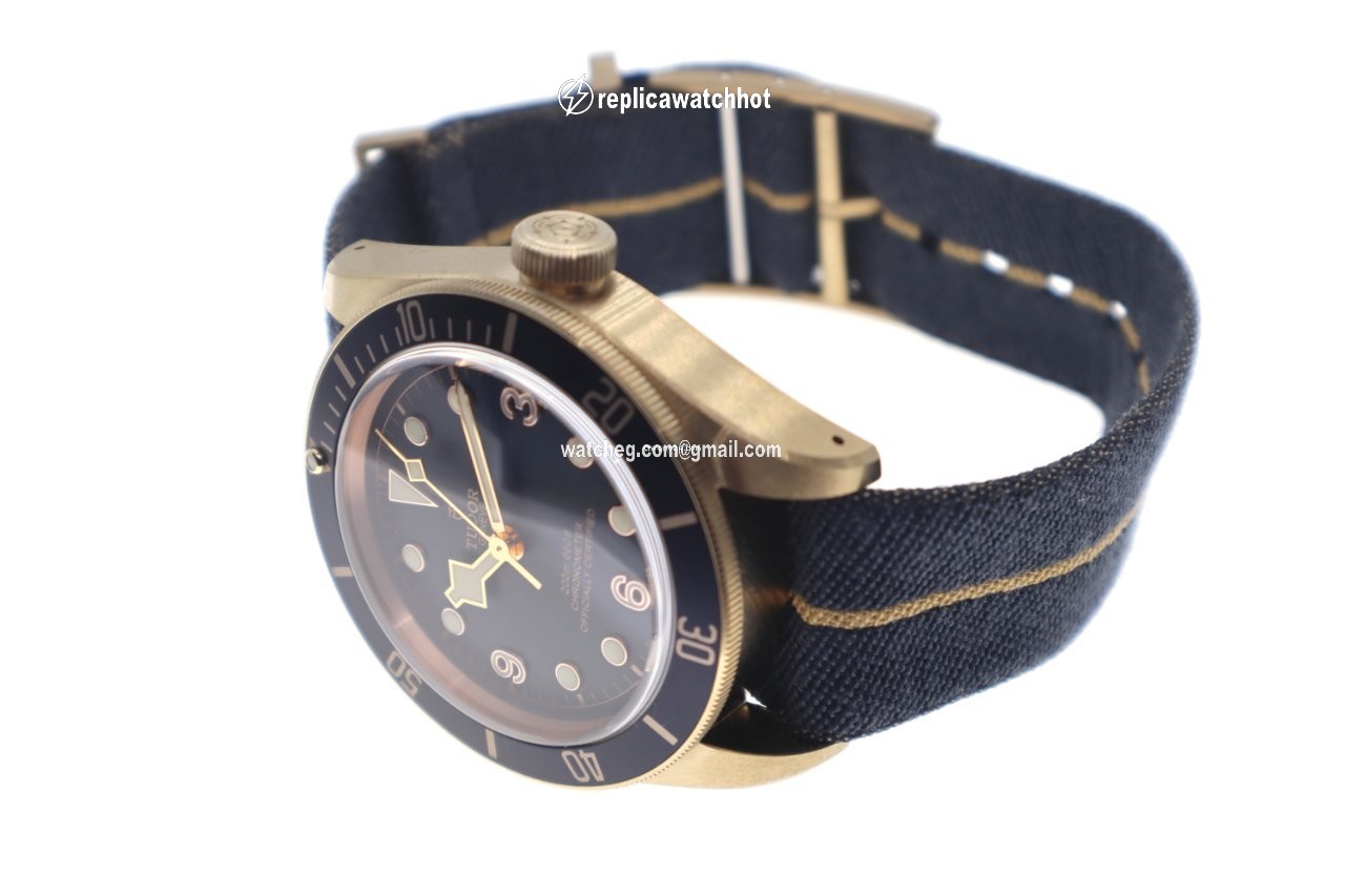 Tudor Black Bay Bronze Mens watch Unisex Automatic Bronze 79250BB 3