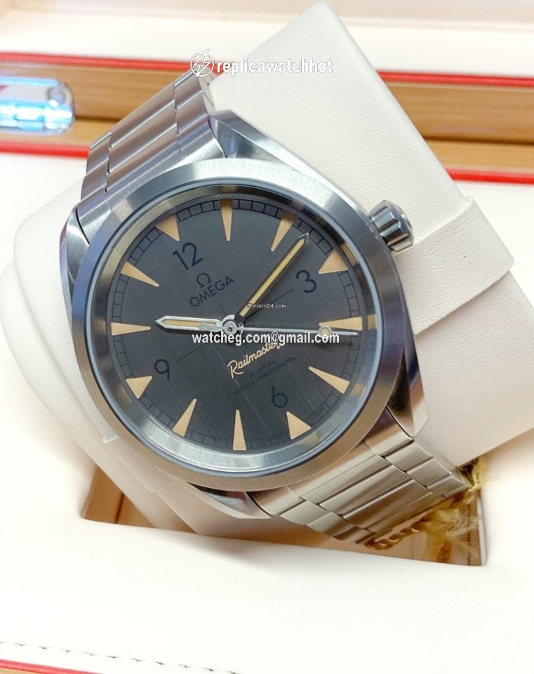 Omega Seamaster Railmaster Mens watch Unisex Automatic Steel 220.10.40.20.06.001 3