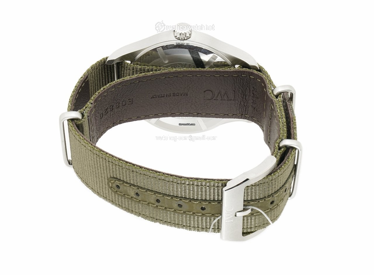 IWC Pilot Automatic Steel IW326801 3