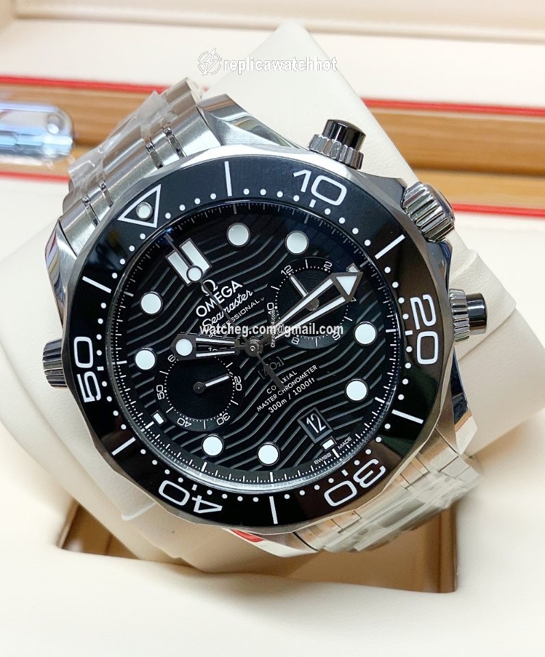 Omega Seamaster Diver 300 M Mens watch Unisex Automatic Steel 210.30.44.51.01.001 3