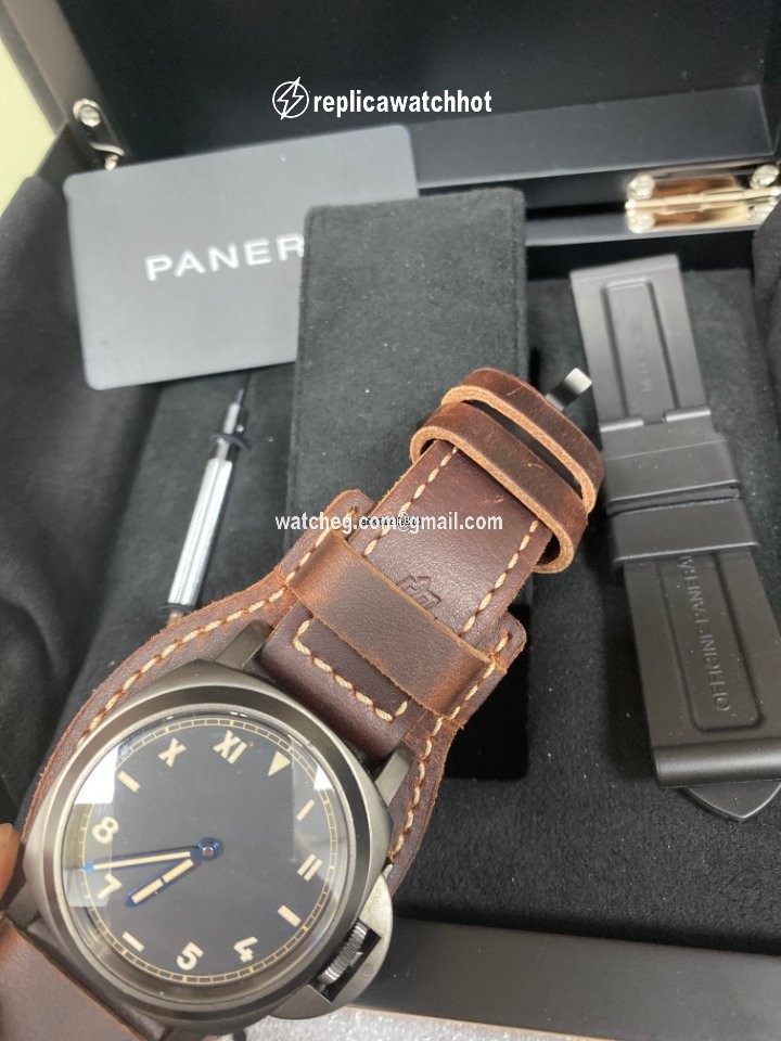 Panerai Luminor Mens watch Unisex Manual winding Titanium PAM 00779 3