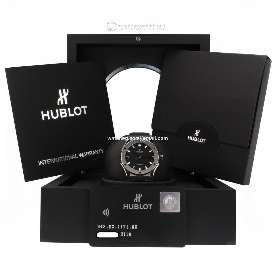 Hublot Classic Fusion 45, 42, 38, 33 mm Mens watch Unisex Automatic Titanium 542NX1171RX 3