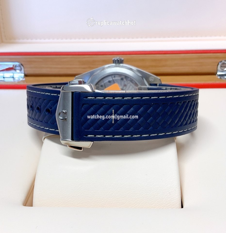 Omega Seamaster Aqua Terra Mens watch Unisex Automatic Steel 220.12.41.21.06.001 3