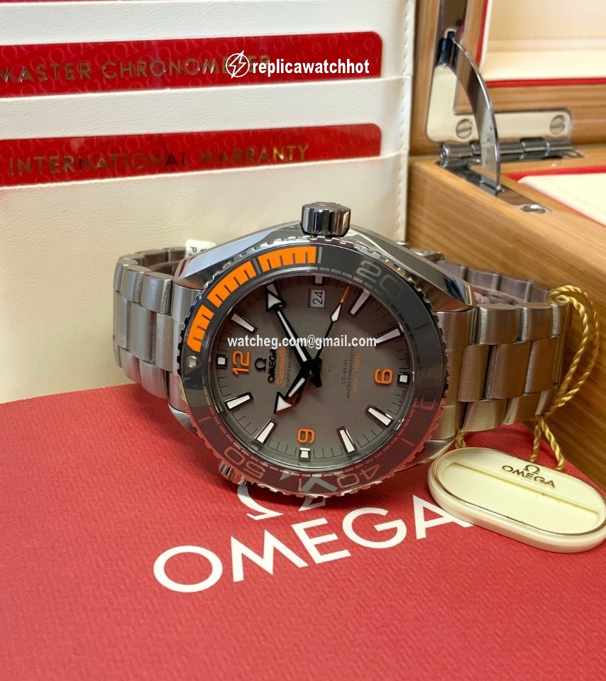 Omega Seamaster Planet Ocean Mens watch Unisex Automatic Titanium 215.90.44.21.99.001 3