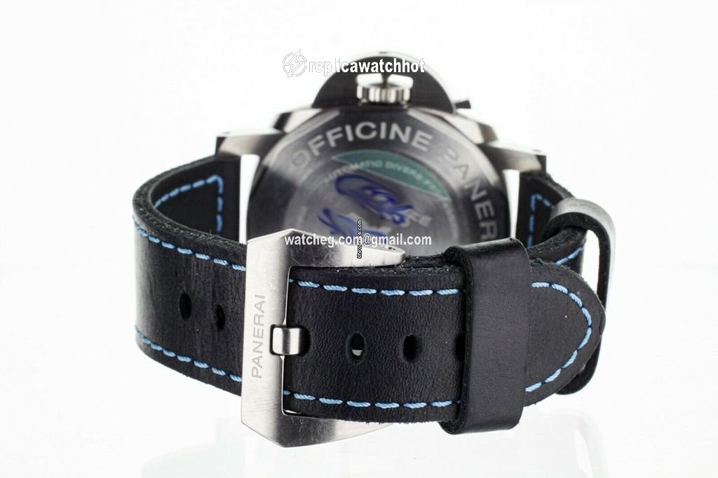 Panerai Luminor Submersible Mens watch Unisex Automatic PAM692 3