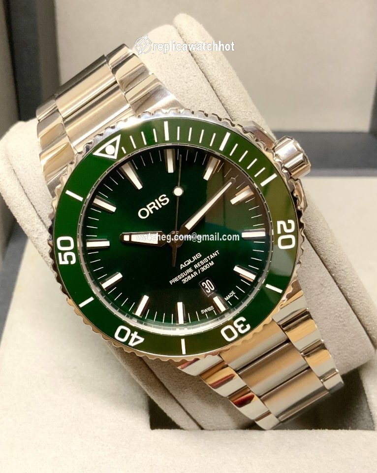 Oris Aquis Date Mens watch Unisex Automatic Steel 01 733 7730 4157-07 8 24 05PEB 3