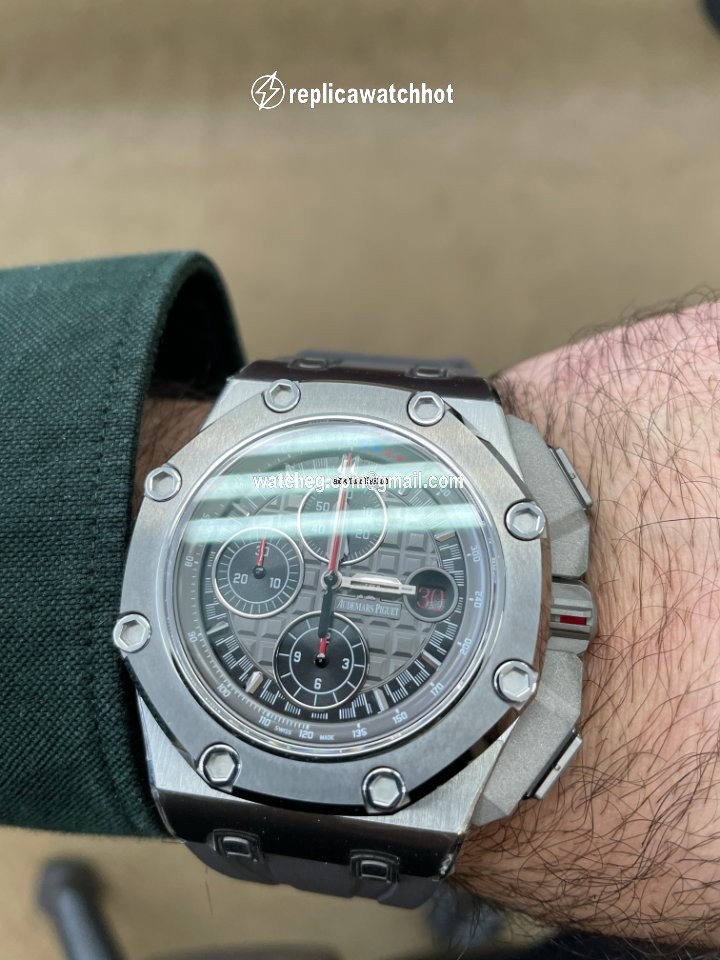Audemars Piguet Royal Oak Offshore Chronograph Mens watch Unisex Automatic Titanium 26568IM.OO.A004CA.01 3