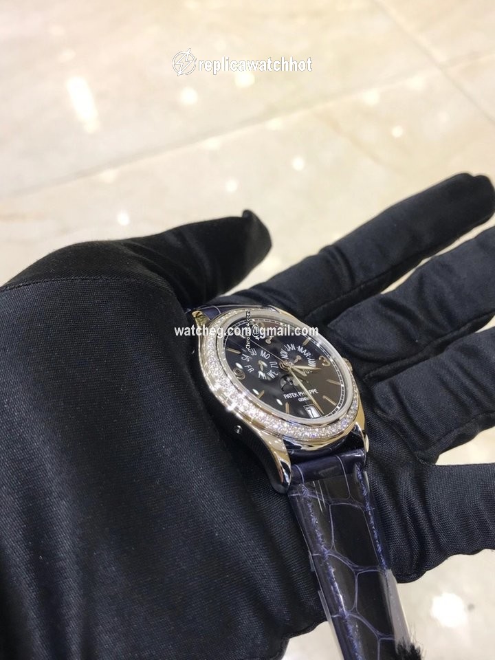 Patek Philippe Annual Calendar Mens watch Unisex Automatic White gold 5147G-001 3