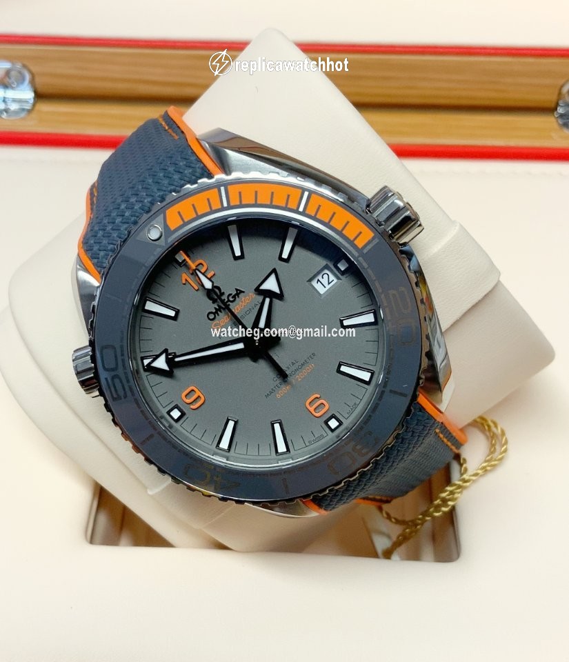 Omega Seamaster Planet Ocean Mens watch Unisex Automatic Titanium 215.92.44.21.99.001 3