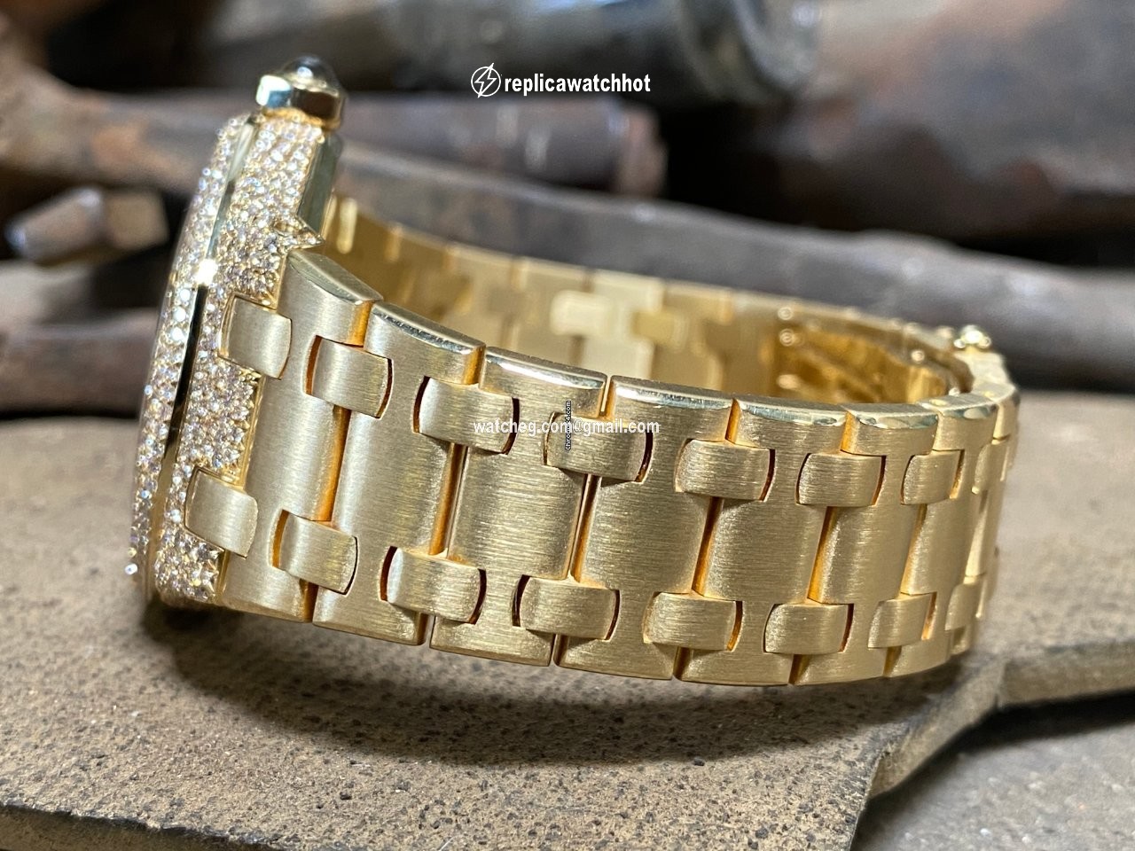 Audemars Piguet Royal Oak Lady Womens watch Quartz Yellow gold 67605BA.ZZ.D080SU.01 3