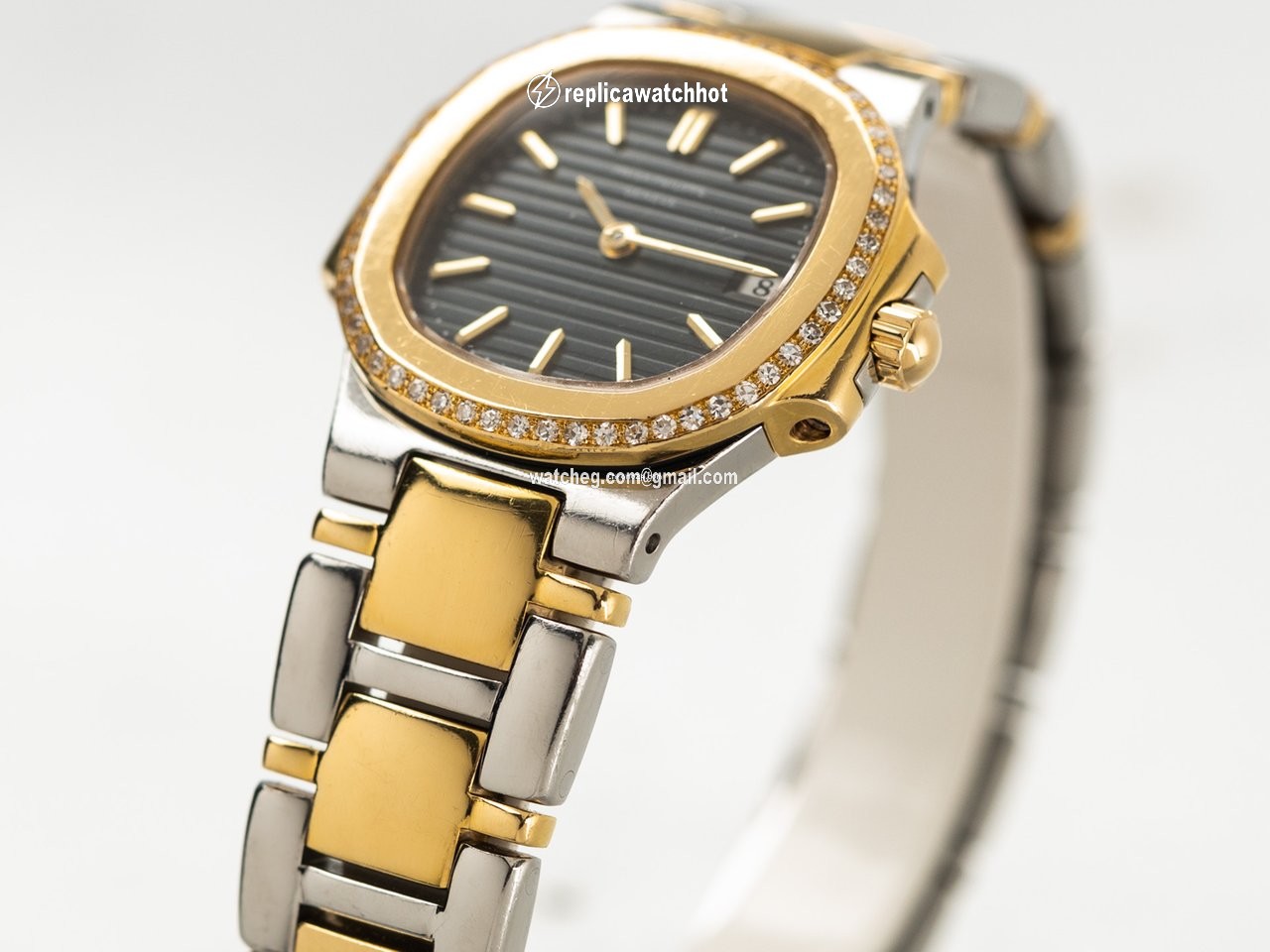 Patek Philippe Nautilus Womens watch Quartz Gold Steel 4700 52 3