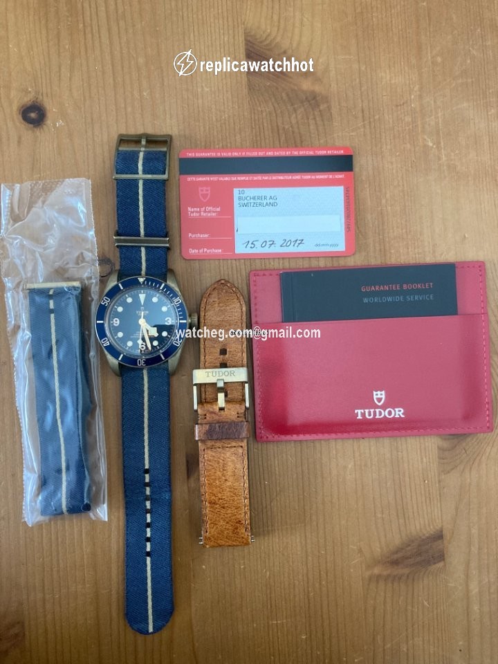 Tudor Black Bay Bronze Mens watch Unisex Automatic Bronze Special Edition 79250BB 3