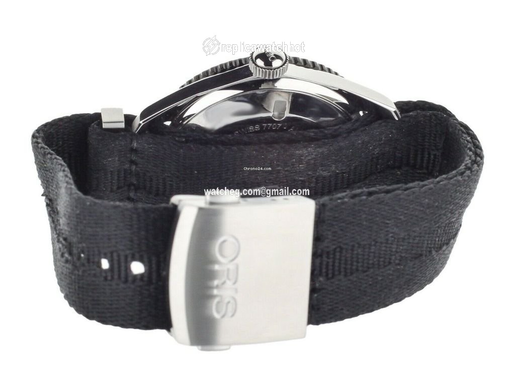 Oris Divers Sixty Five Mens watch Unisex Automatic Steel 01 733 7707 4065-07 8 20 18 3