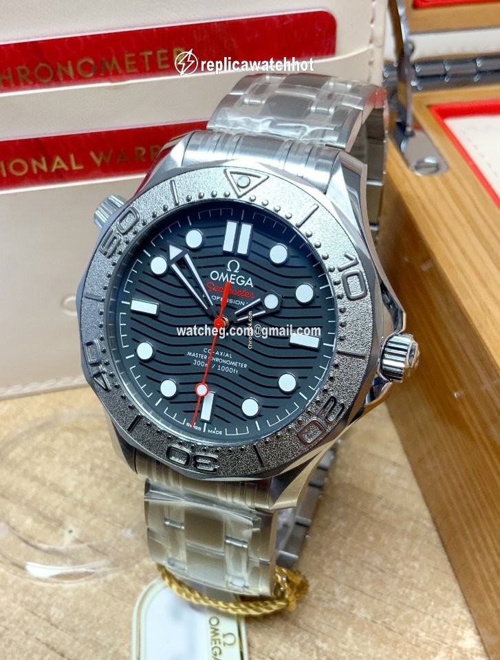 Omega Seamaster Diver 300 M Mens watch Unisex Automatic Steel 210.30.42.20.01.002 3
