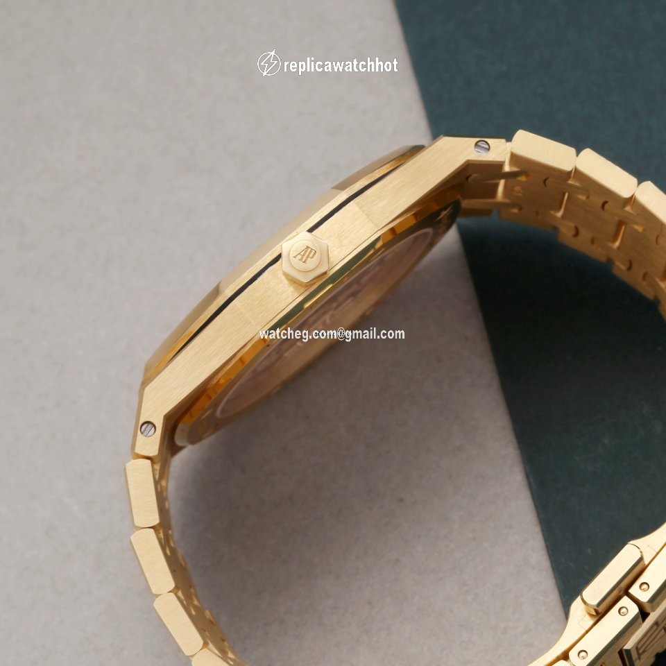 Audemars Piguet Royal Oak Jumbo Mens watch Unisex Automatic Yellow gold 15202BA 3