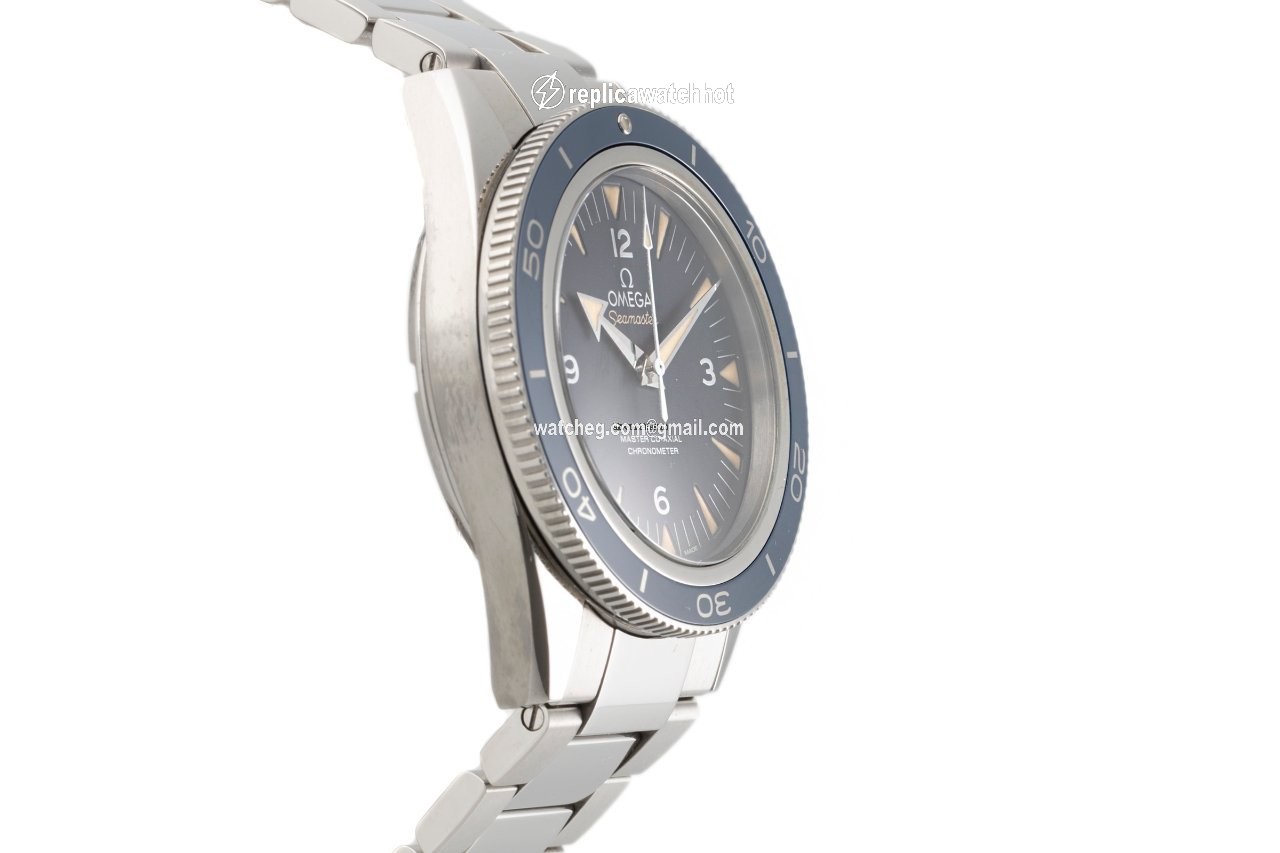 Omega Seamaster 300 Mens watch Unisex Automatic Titanium 233.90.41.21.03.001 3
