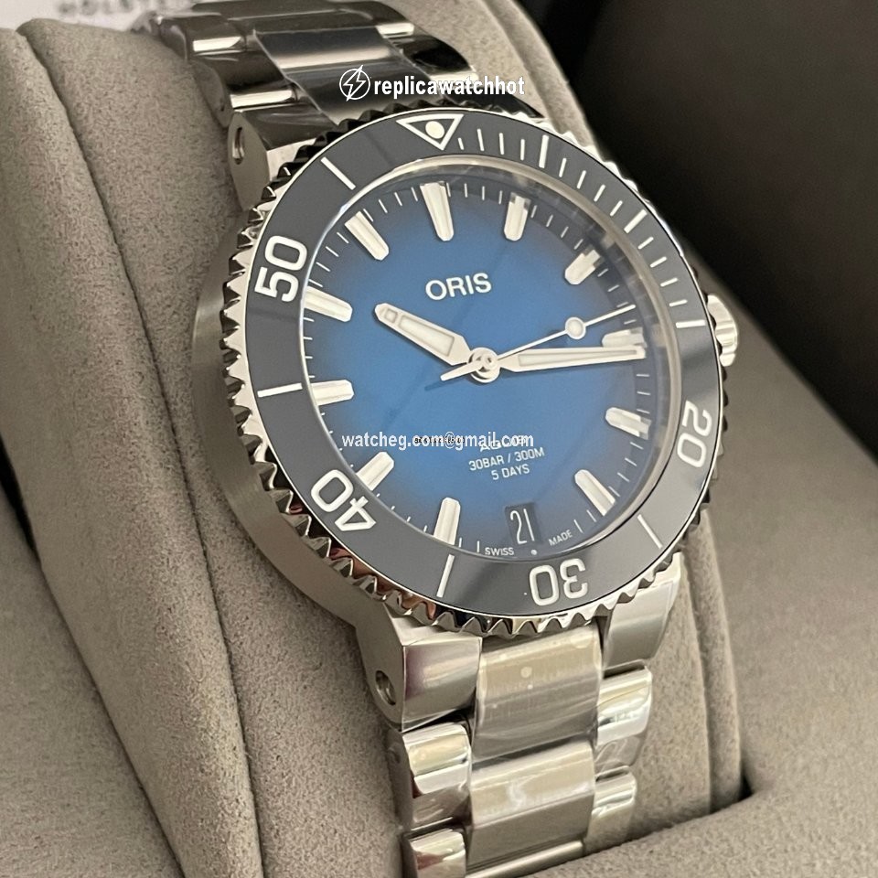 Oris Aquis Date Mens watch Unisex Automatic Steel 01 400 7769 4135-07 8 22 09PEB 3