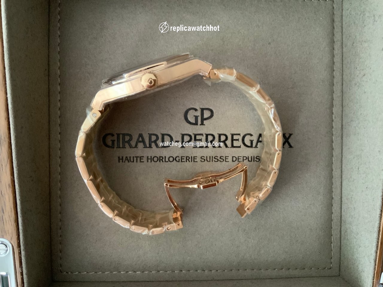 Girard Perregaux Laureato Mens watch Unisex Automatic Rose gold 81005-52-432-52A 3