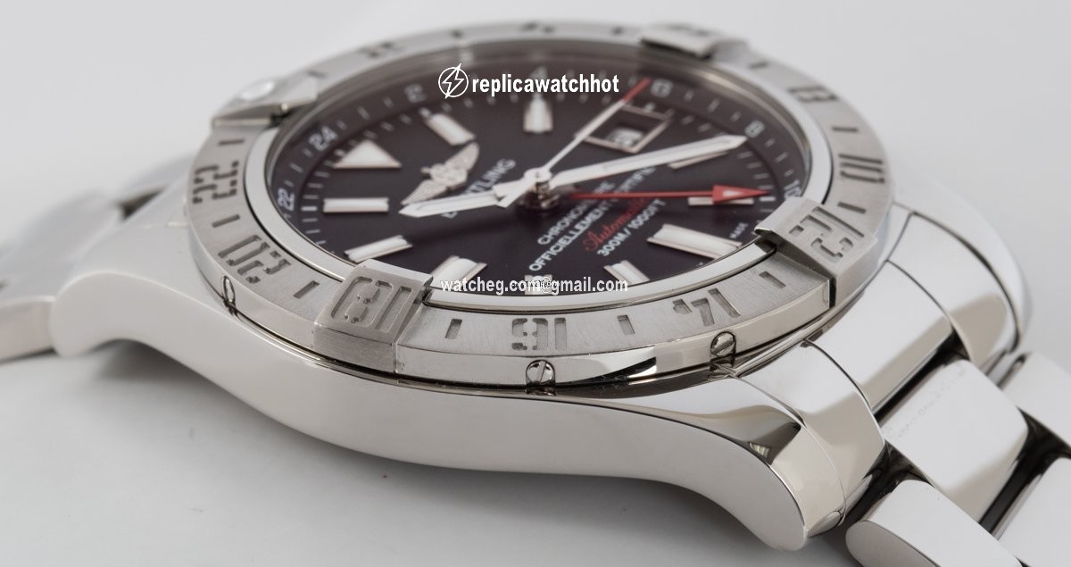 Breitling Avenger II GMT Mens watch Unisex Automatic Steel A3239011 BC35 3