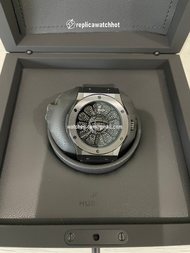 Hublot Classic Fusion 45, 42, 38, 33 mm Mens watch Unisex Automatic Ceramic 507.CX.9000.RX.TAK21 3