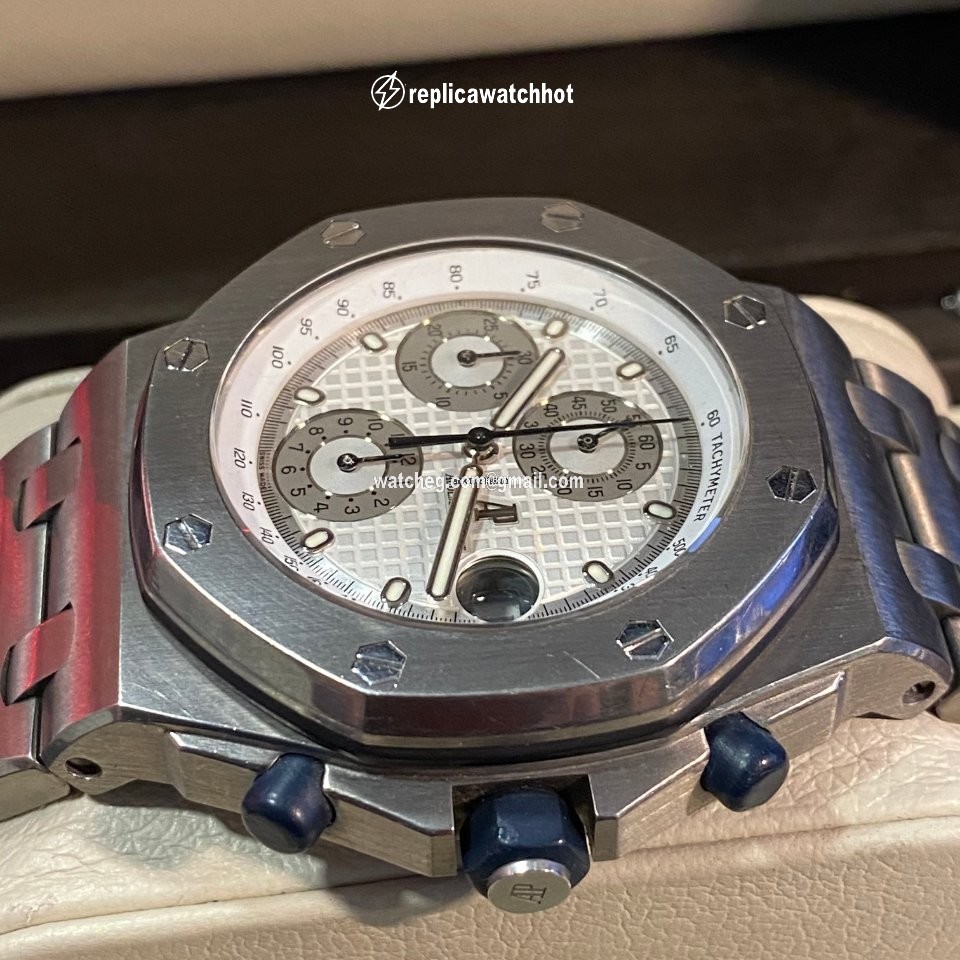 Audemars Piguet Royal Oak Offshore Chronograph Mens watch Unisex Automatic Titanium 25721TI 3