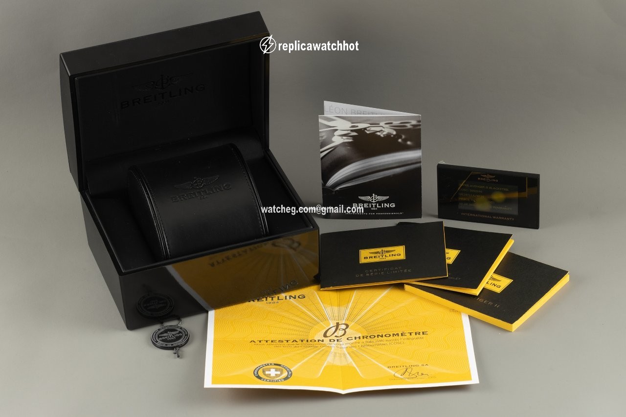 Breitling Super Avenger II Mens watch Unisex Automatic Steel M13371 3