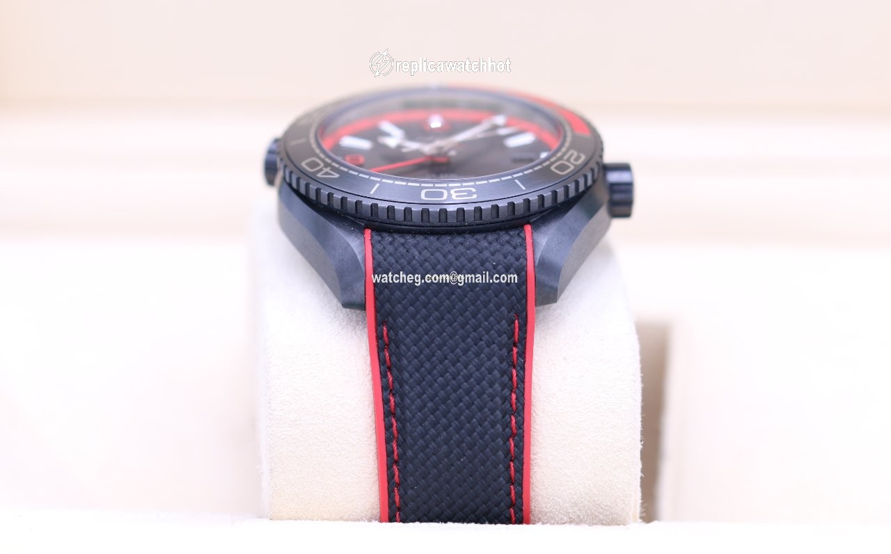 Omega Seamaster Planet Ocean Mens watch Unisex Automatic Ceramic 215.92.46.22.01.003 3