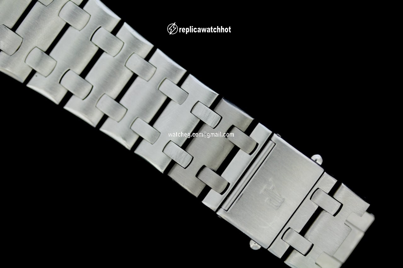 Audemars Piguet Royal Oak Offshore Chronograph Automatic Steel 25721ST 3