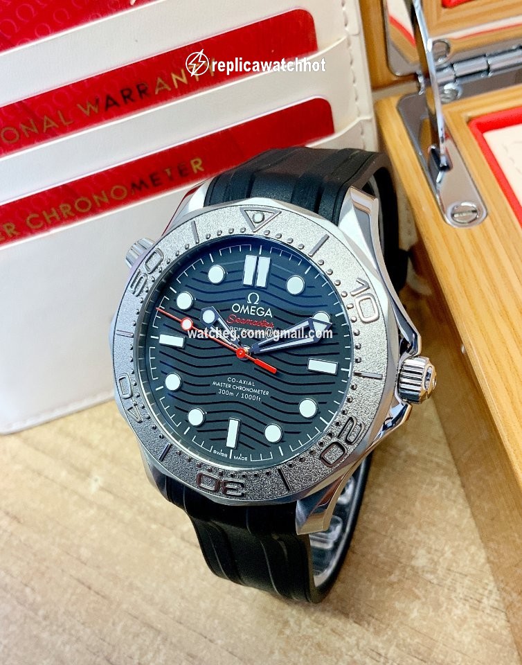 Omega Seamaster Diver 300 M Mens watch Unisex Automatic Steel 210.32.42.20.01.002 3