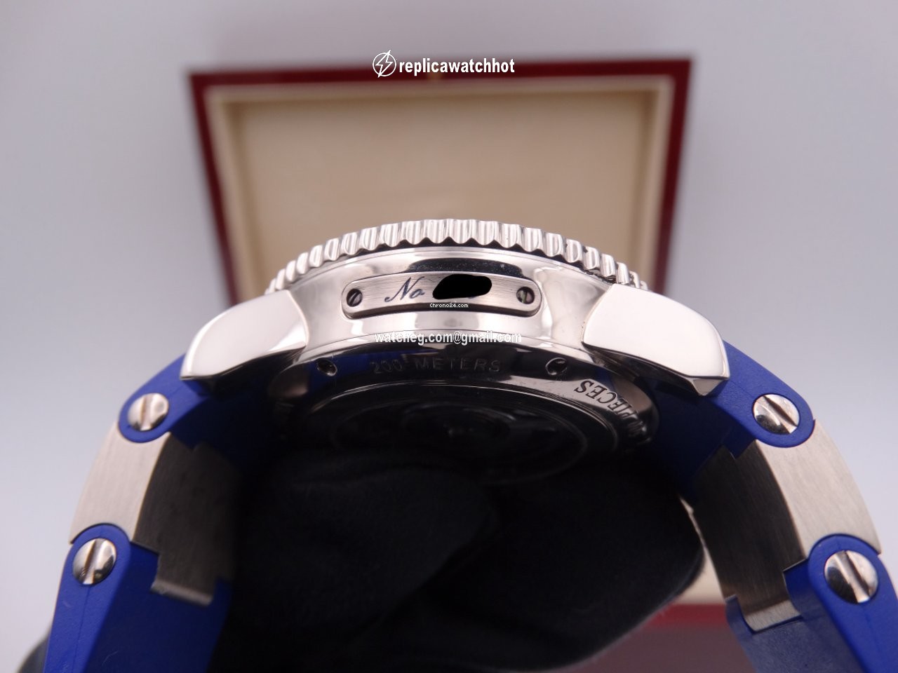 Ulysse Nardin Maxi Marine Diver Mens watch Unisex Automatic White gold 260-32-3A 3