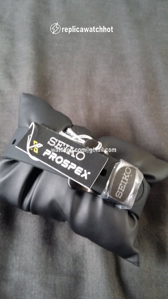 Seiko Prospex Mens watch Unisex Quartz Steel SNE493P1 3
