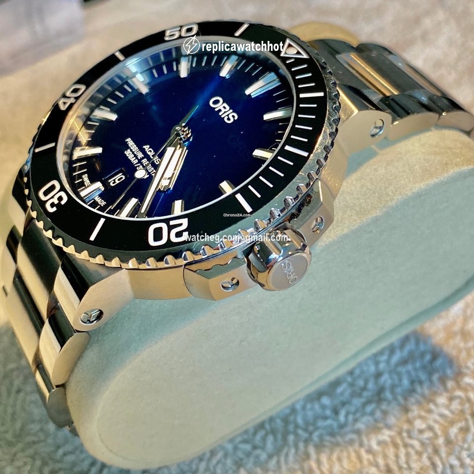 Oris Aquis Date Mens watch Unisex Automatic Steel 01 733 7730 4185-Set RS 3