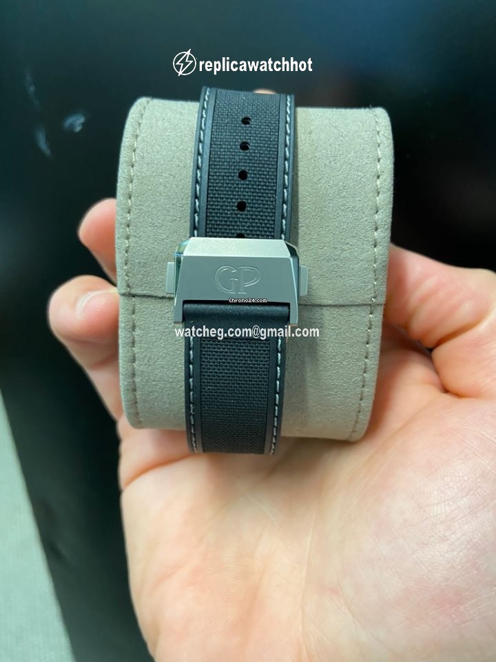 Girard Perregaux Laureato Mens watch Unisex Automatic Titanium 81070-21-001-FB6A 3