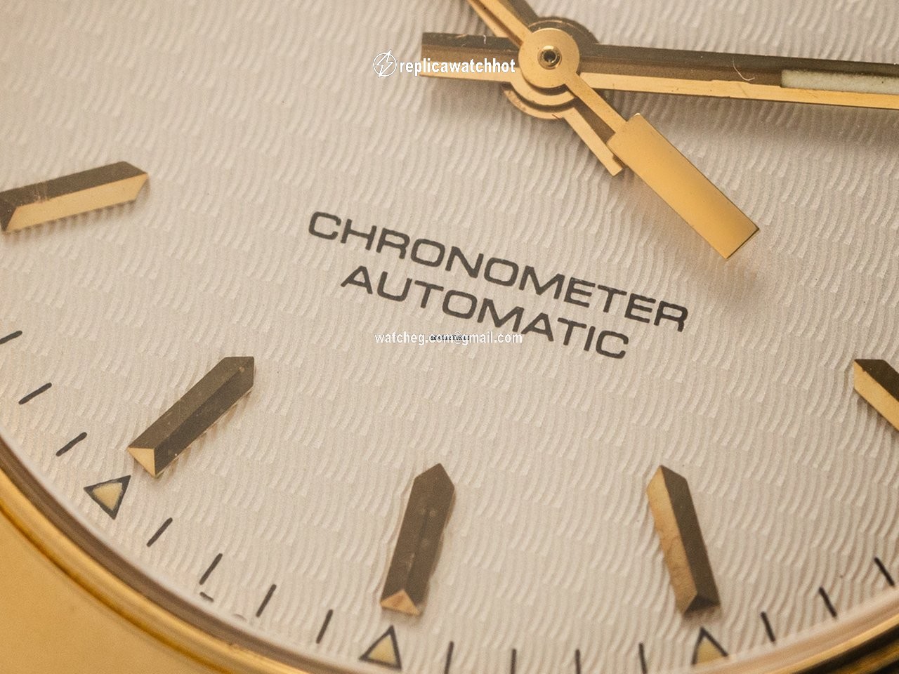 Vacheron Constantin Overseas Mens watch Unisex Automatic Yellow gold 42050 42052 423J 3