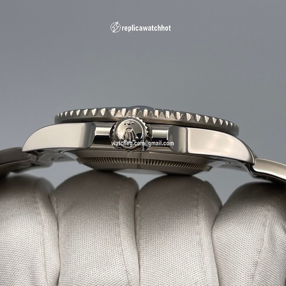 Rolex Submariner Date Mens watch Unisex White gold Automatic 116619LB 3