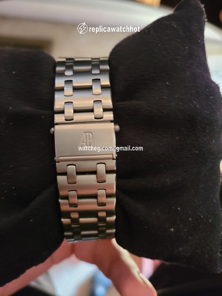 Audemars Piguet Royal Oak Offshore Chronograph Mens watch Unisex Automatic Titanium 25721TI.O.1000TI.01 3