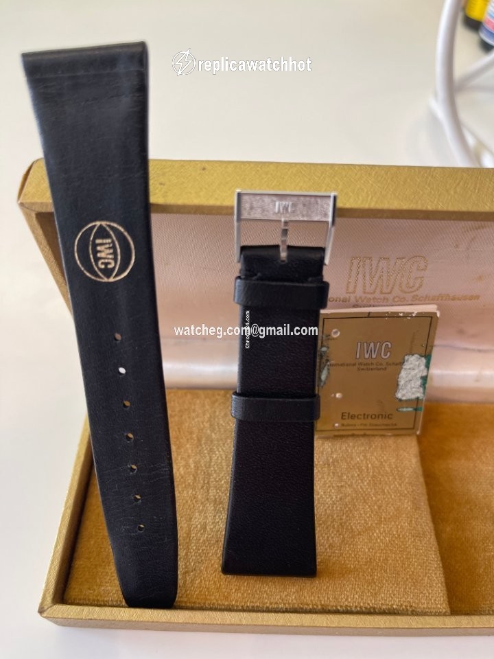 IWC Mens watch Unisex Quartz 2020455 3