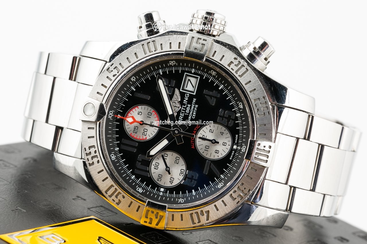 Breitling Avenger II Mens watch Unisex Automatic Steel A1338111 3