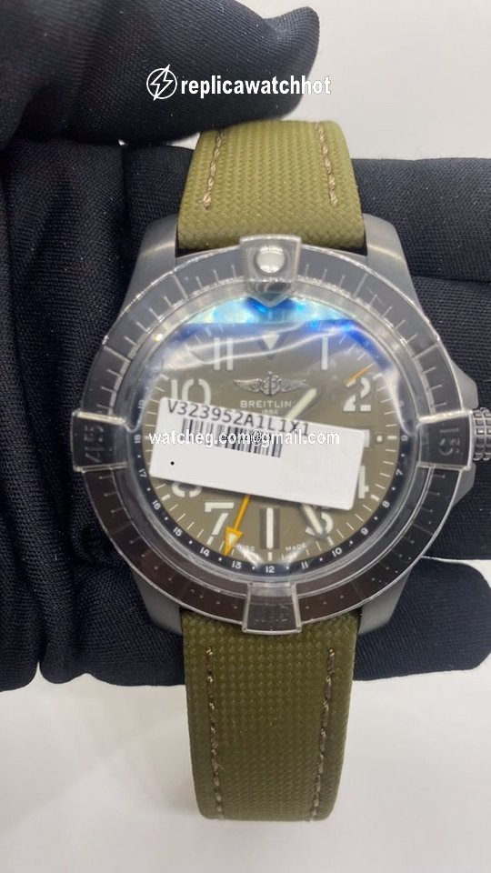 Breitling Avenger Mens watch Unisex Automatic Titanium V323952A1L1X1 3