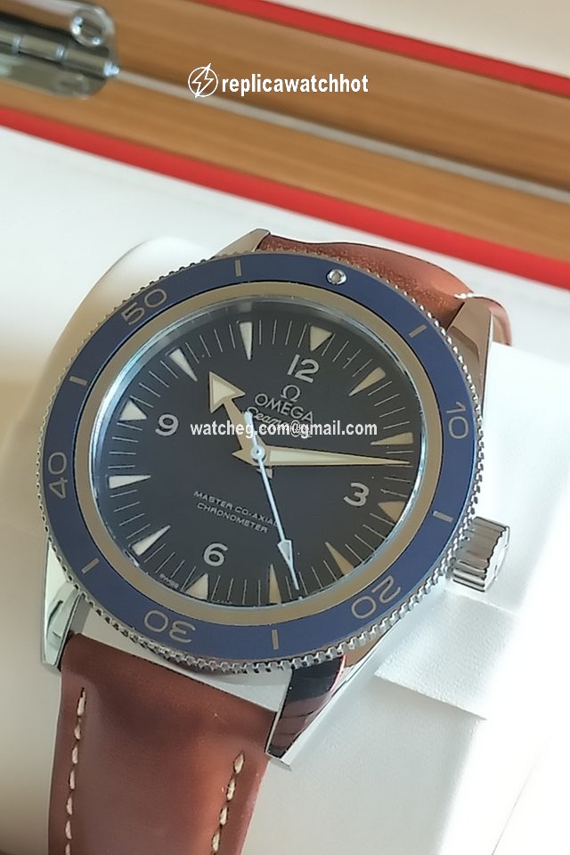 Omega Seamaster 300 Mens watch Unisex Automatic Titanium 233.92.41.21.03.001 3