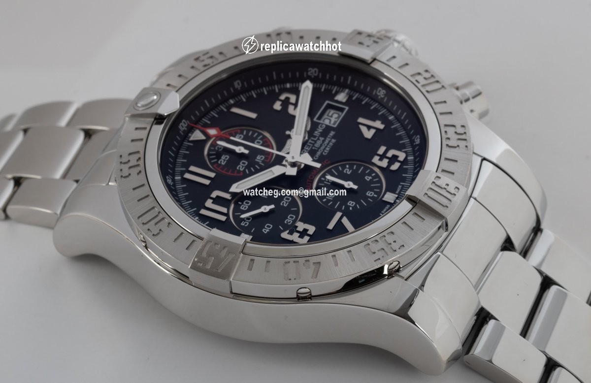Breitling Super Avenger II Mens watch Unisex Automatic Steel A1337111 BC28-168A 3