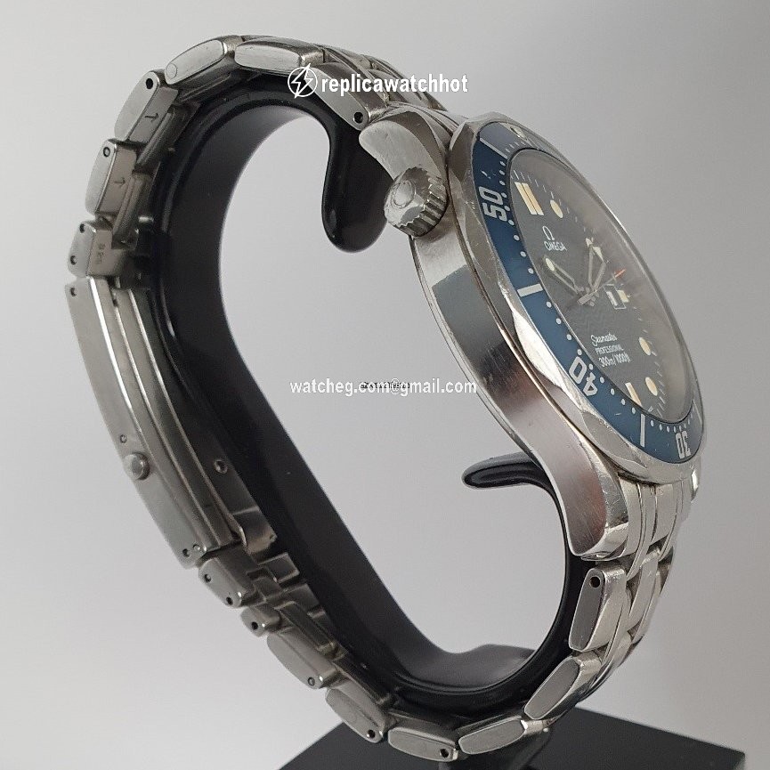 Omega Seamaster Diver 300 M Mens watch Unisex Quartz Steel 25418000 3