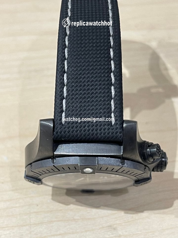 Breitling Avenger Mens watch Unisex Automatic Titanium V13317101B1X2 3