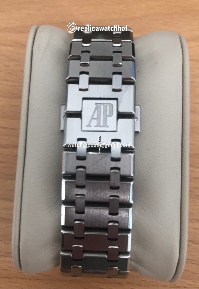 Audemars Piguet Royal Oak Selfwinding Mens watch Unisex Automatic Steel 15300ST.OO.1220ST.02 3