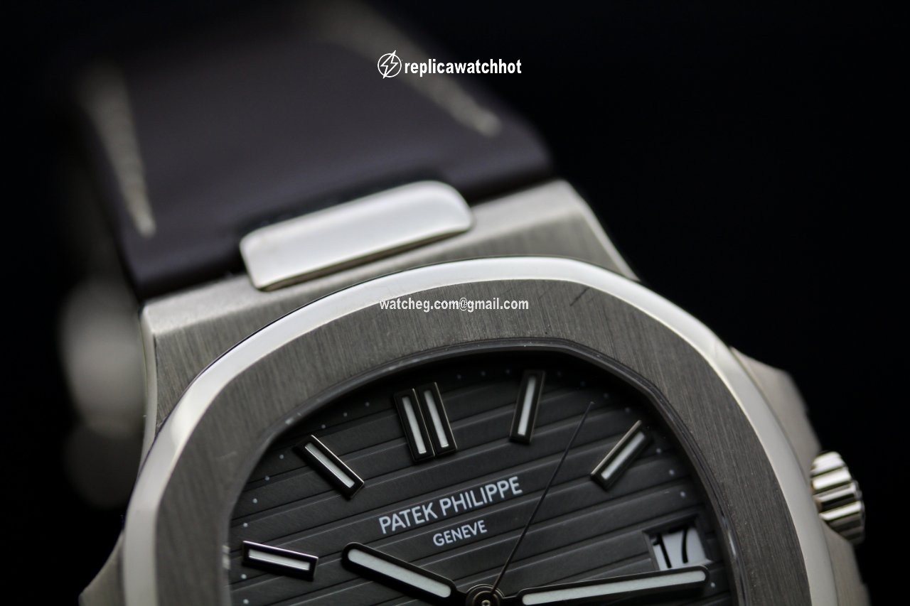 Patek Philippe Nautilus Automatic White gold 5711G-001 3