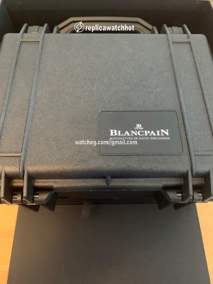 Blancpain Fifty Fathoms Bathyscaphe Mens watch Unisex Automatic Ceramic 5000-0240-052A 3
