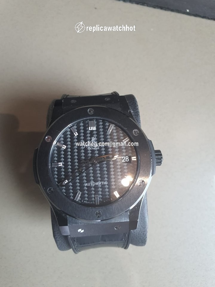 Hublot Classic Fusion 45, 42, 38, 33 mm Mens watch Unisex Automatic Ceramic 511.CM.1770.LR 3