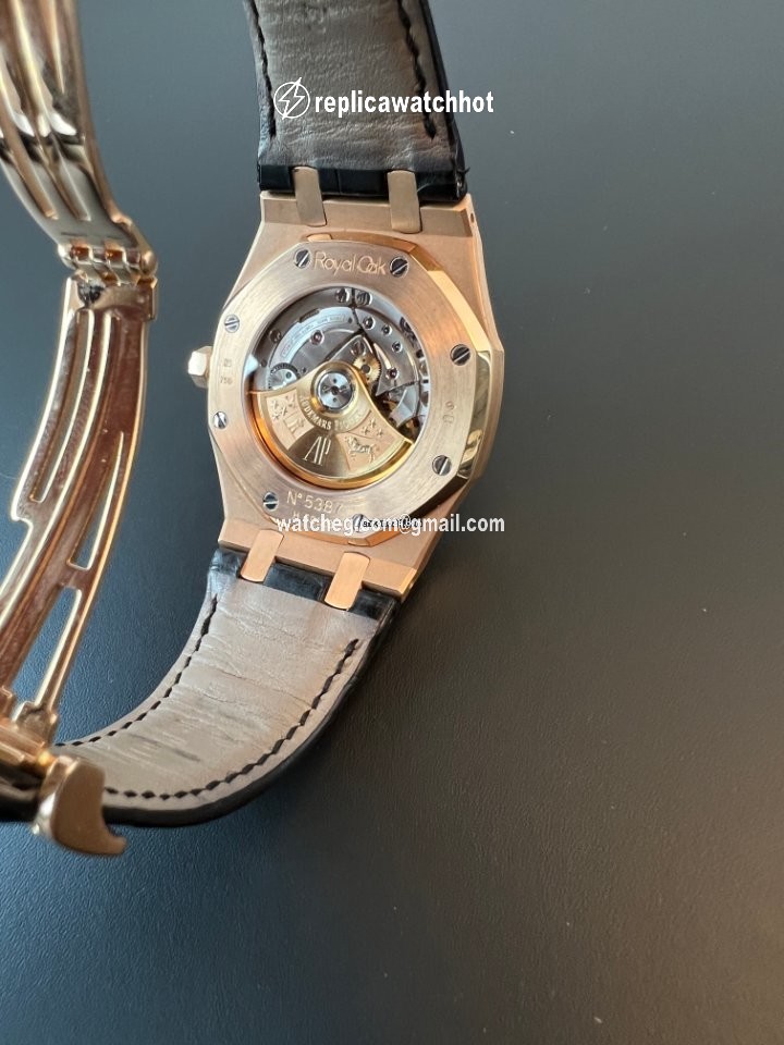 Audemars Piguet Royal Oak Selfwinding Mens watch Unisex Automatic Rose gold 15300OR.OO.D002CR.01 3